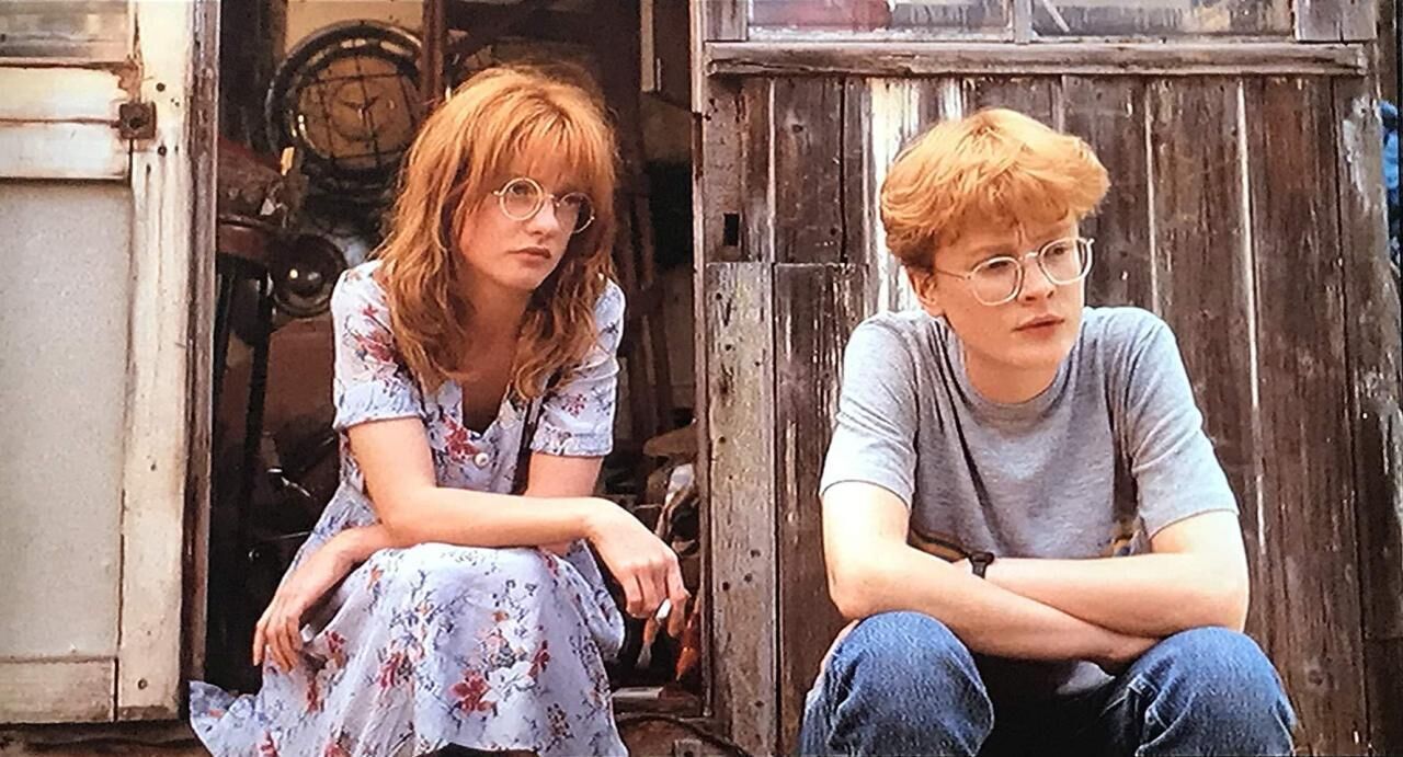 #90. Life Is Sweet (1990)